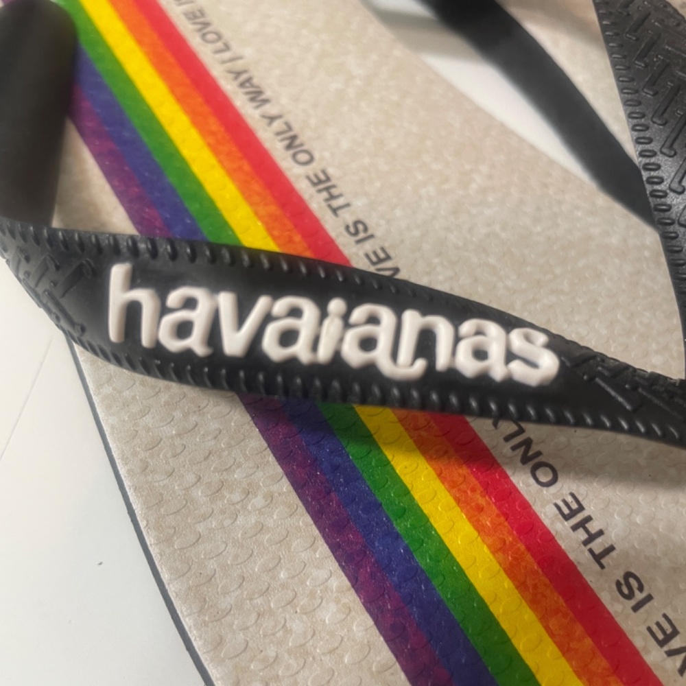 Havaianas Pride Love 11 1/2 W 9/10 M Flip Flops - Picture 4 of 6
